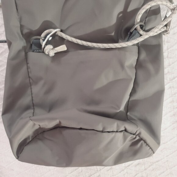 Limited Ed. Lululemon Roll-Top 3L Crossbody Unisex Bag - Picture 10 of 16